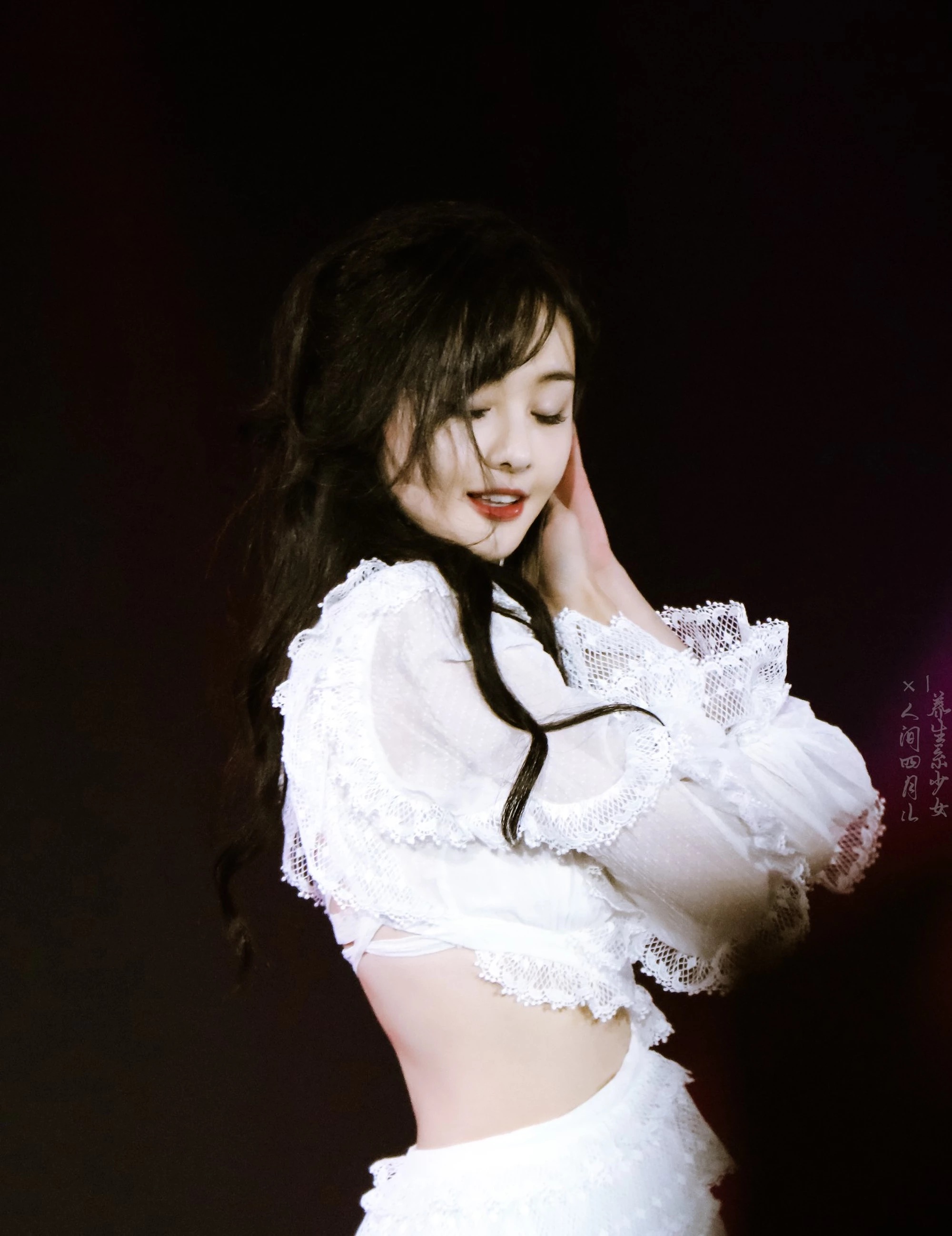 郑爽版小倩最新路透,造型清新可爱有一种小仙女的感觉