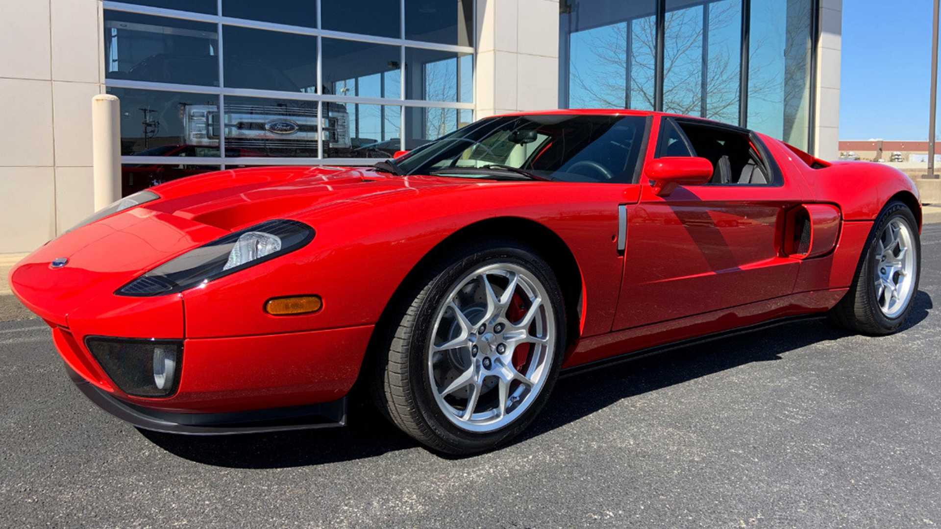 充满戏剧性的美国超跑,鲜红色的2006款福特gt!