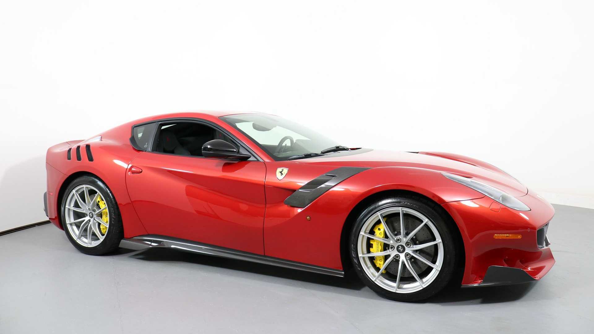 只注重赛道性能2016款法拉利 f12tdf,6.5升v12引擎,加速2.9秒
