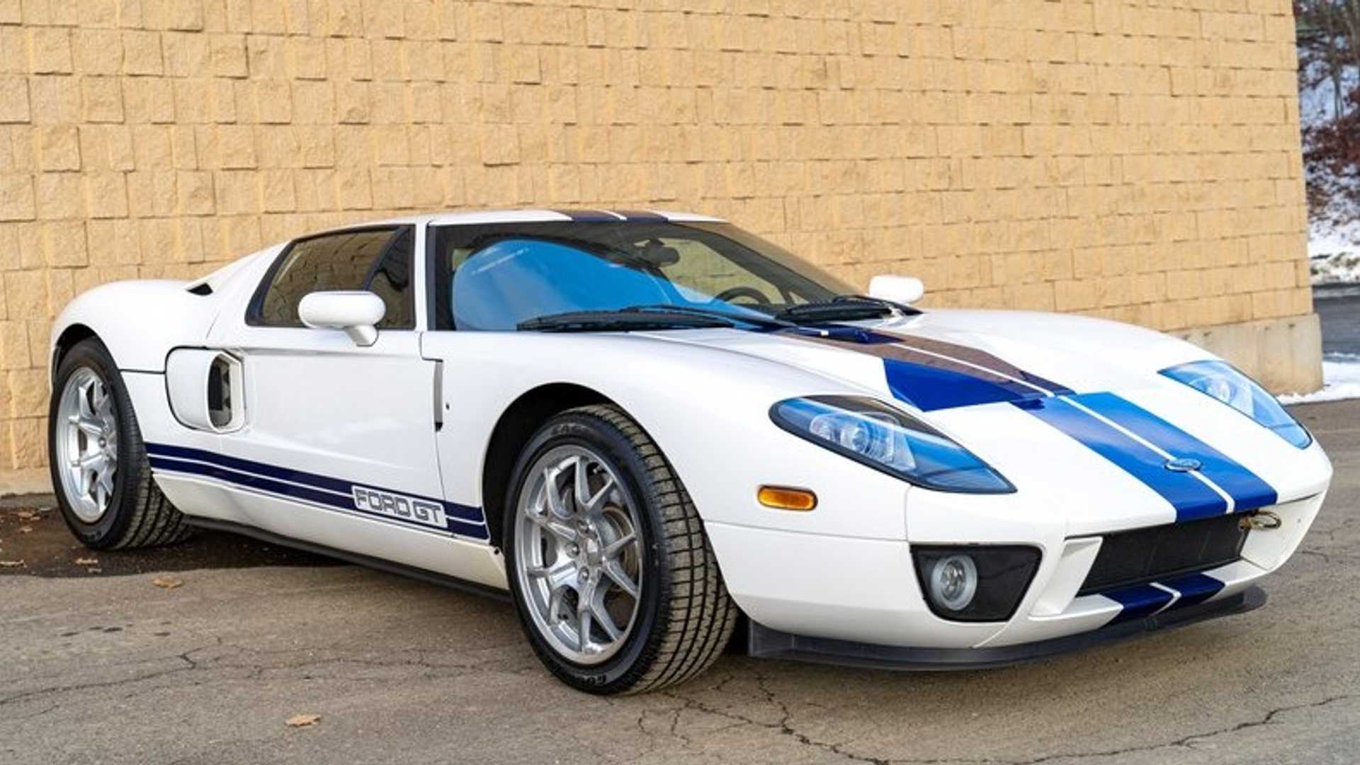 拥有"勒芒"外观的2005款福特gt40,搭载550马力5.4升v8引擎!