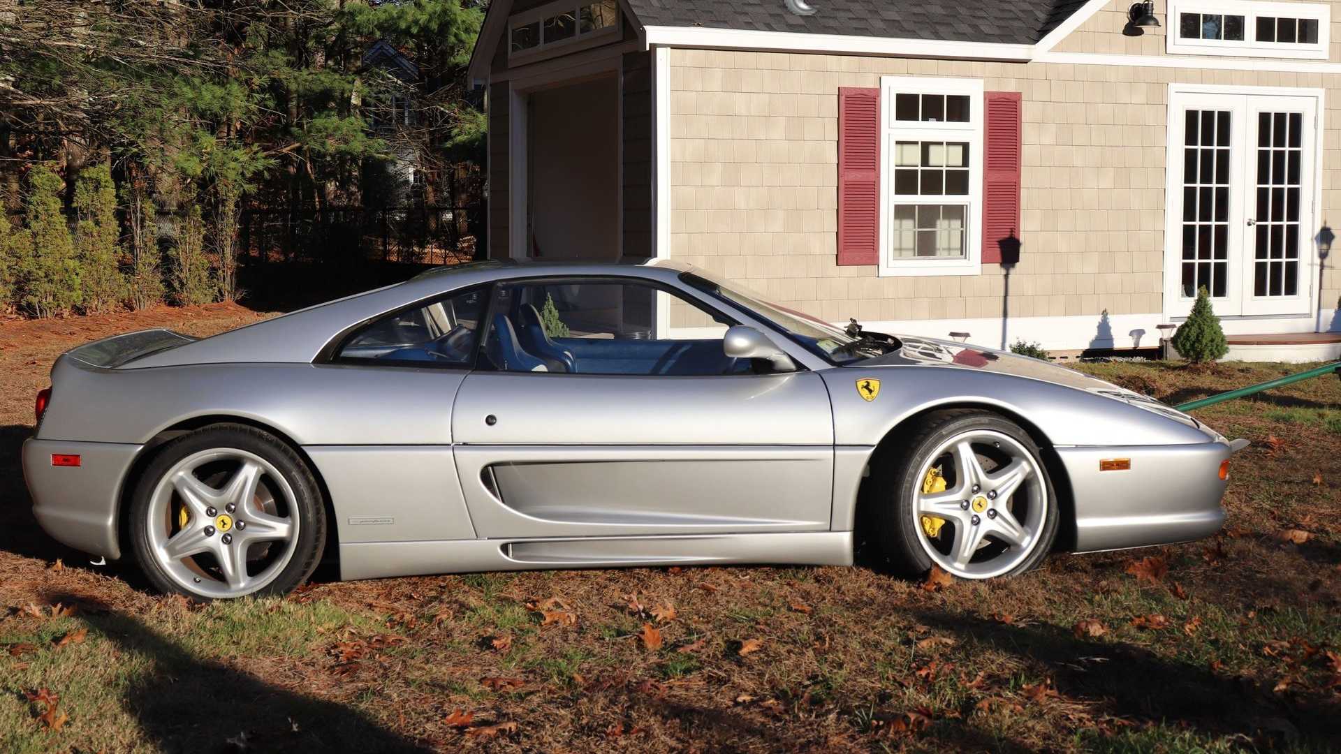 拥有f1赛车声浪的法拉利f355 berlinetta,配380马力3.5升v8引擎