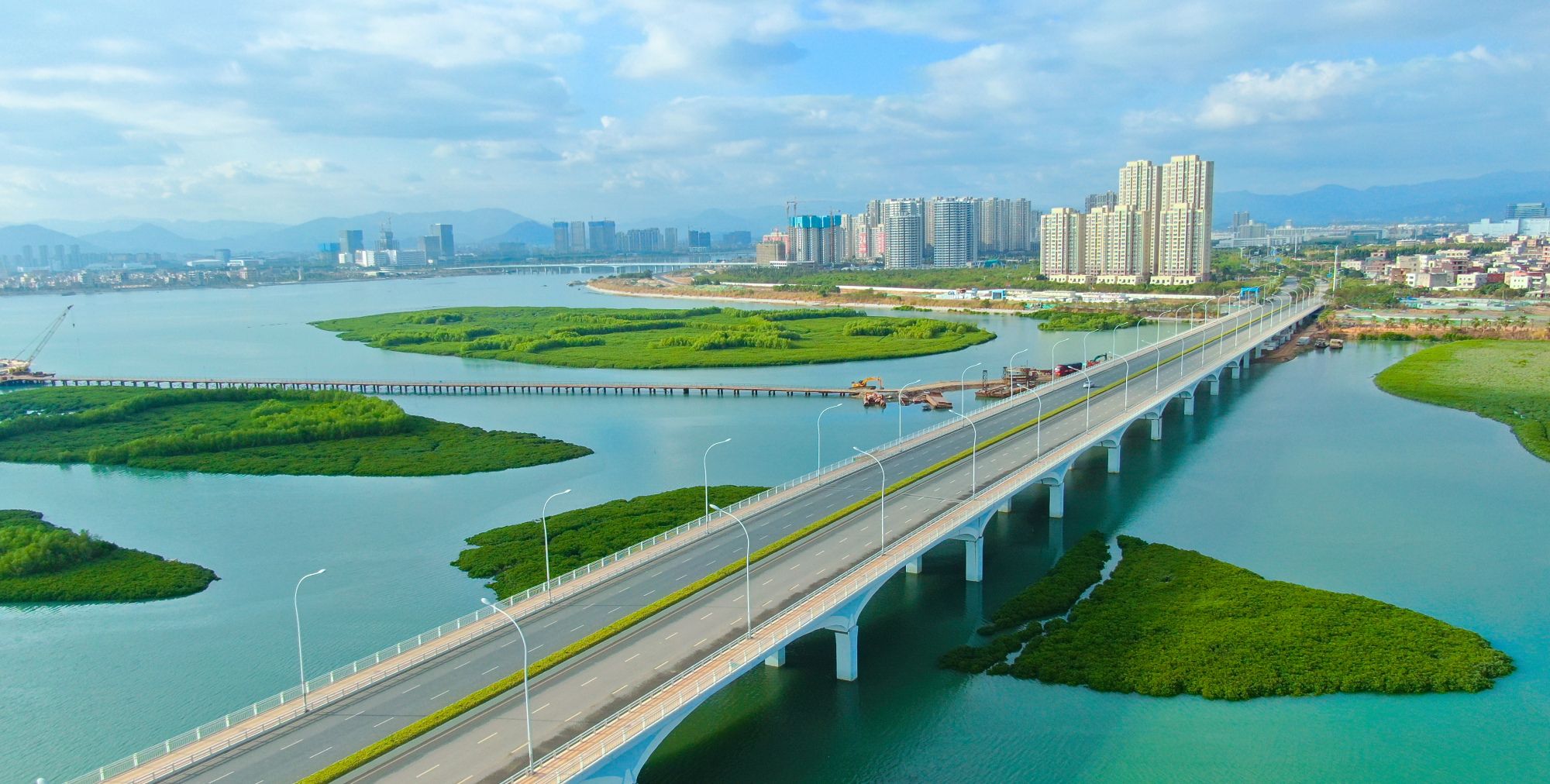 航拍国内首座斜拉桥,也是厦门环东海域五座标志性之一的大桥_高清图集