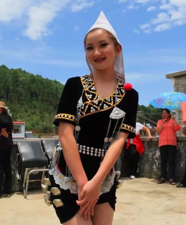 我国女性最性感的民族女人一生都裸露双腿14岁就能出嫁