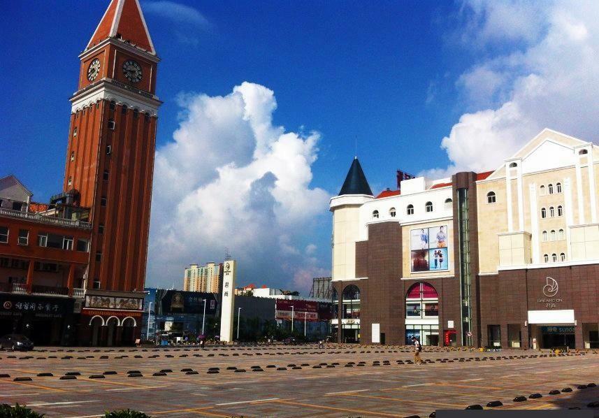 威尼斯广场位于罗马市中心的圆形广场,很难不敬畏这座的纪念碑