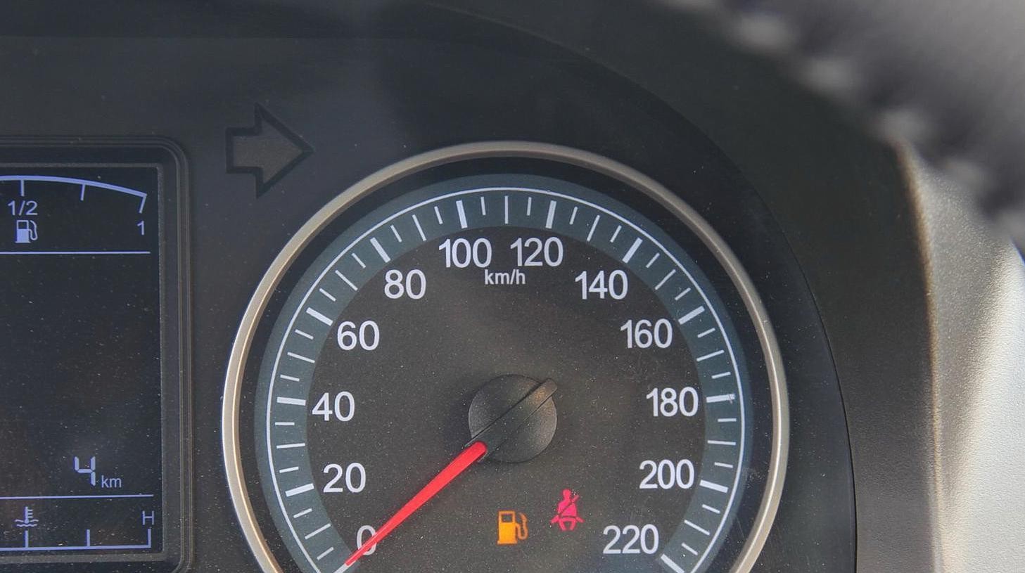 仪表盘足够流线性确实好看,仪表盘整体设计偏向年轻化很有时尚感,仪表