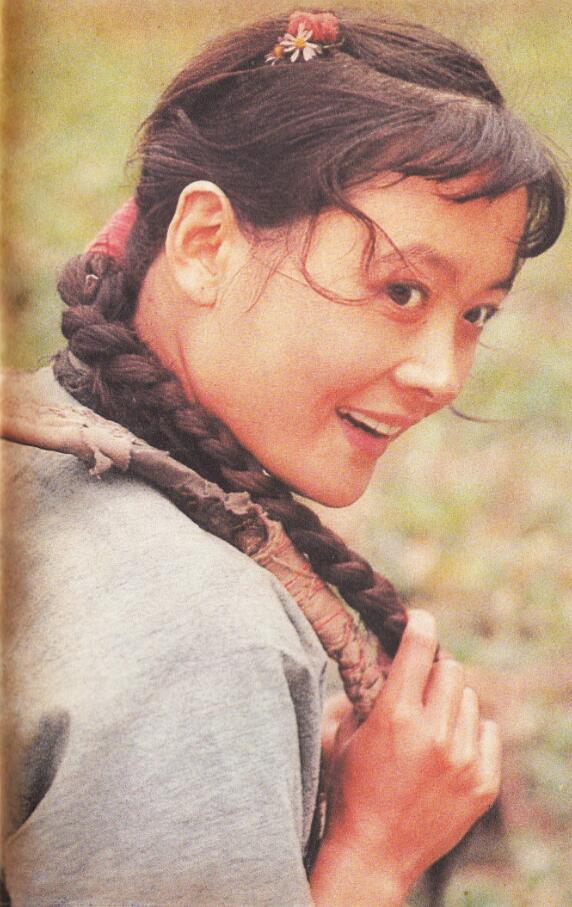 1980年代女影星娜仁花,罕见剧照老照片,因电影《湘女潇潇》出名