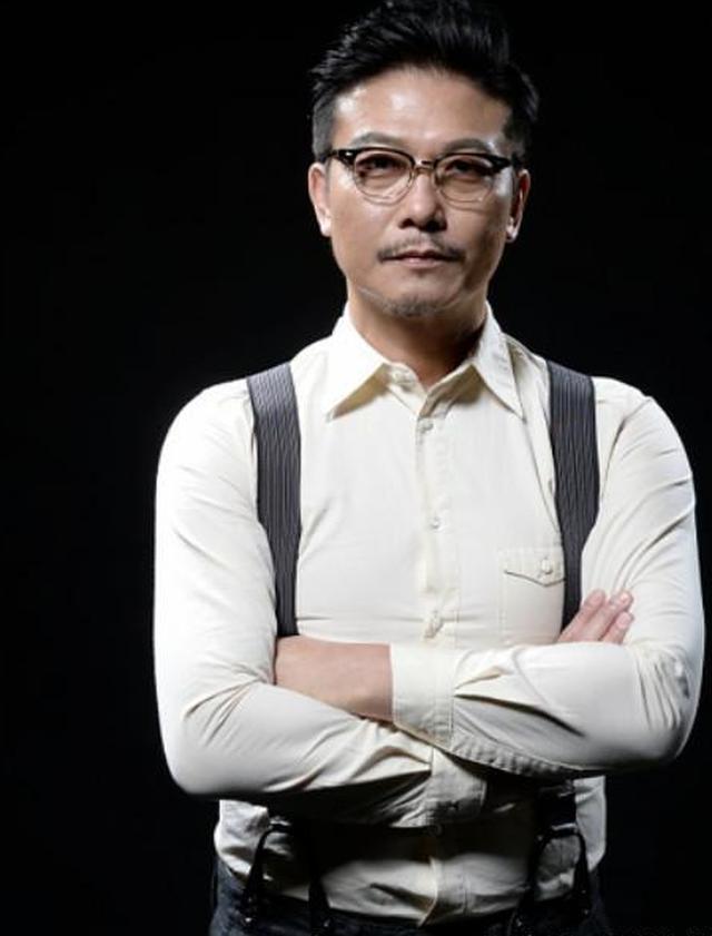 钱小豪就是钱嘉乐的领路人,那时钱小豪从小就跟着邻居冼林旭学习武艺