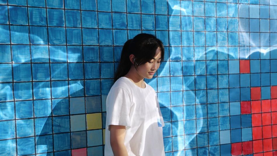 近日,景岗山经纪人妻子马葭晒出儿女近照,现年17岁的儿子景天一和15岁