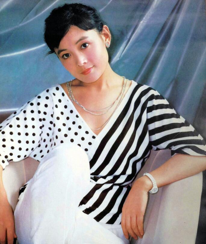 1980年代女影星娜仁花,罕见剧照老照片,因电影《湘女潇潇》出名