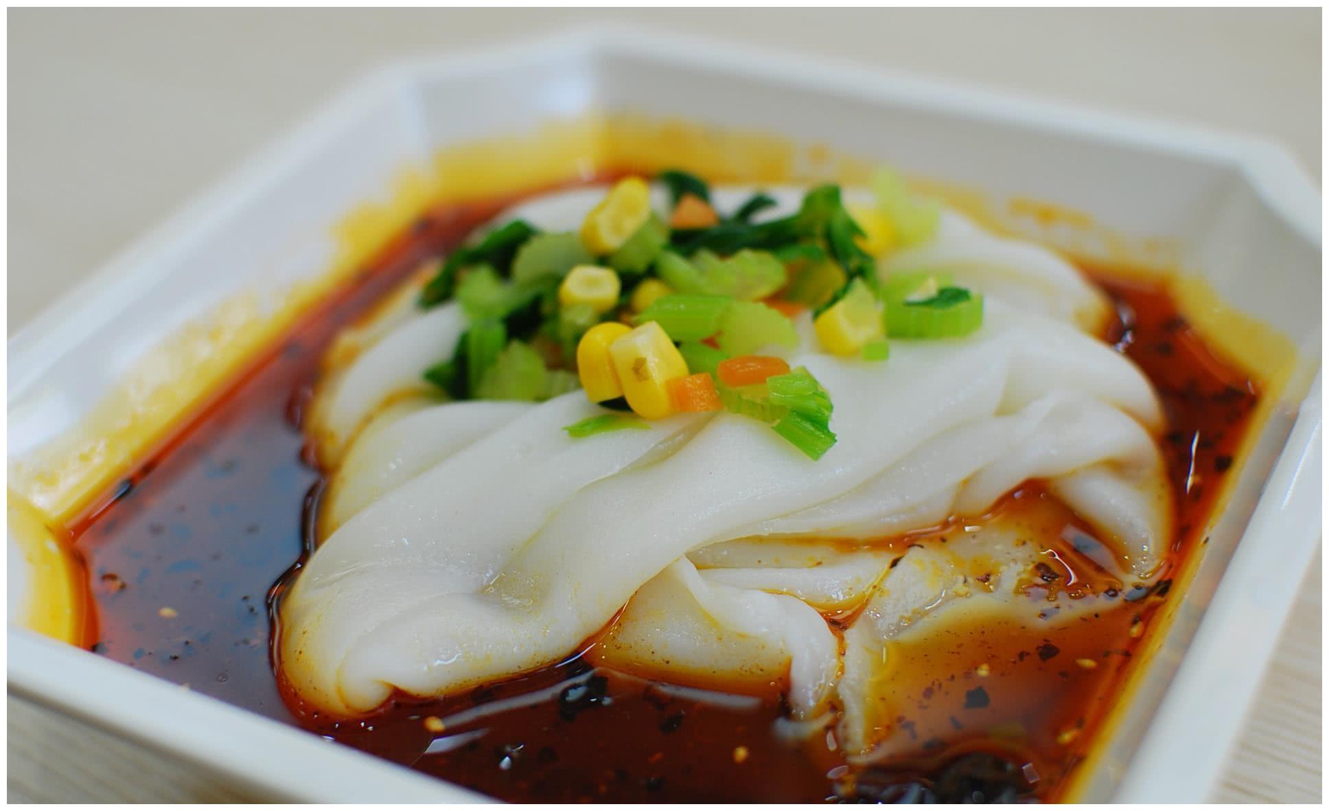 宽大的汉中热面皮5元一碗和秦镇米皮相比毫不逊色