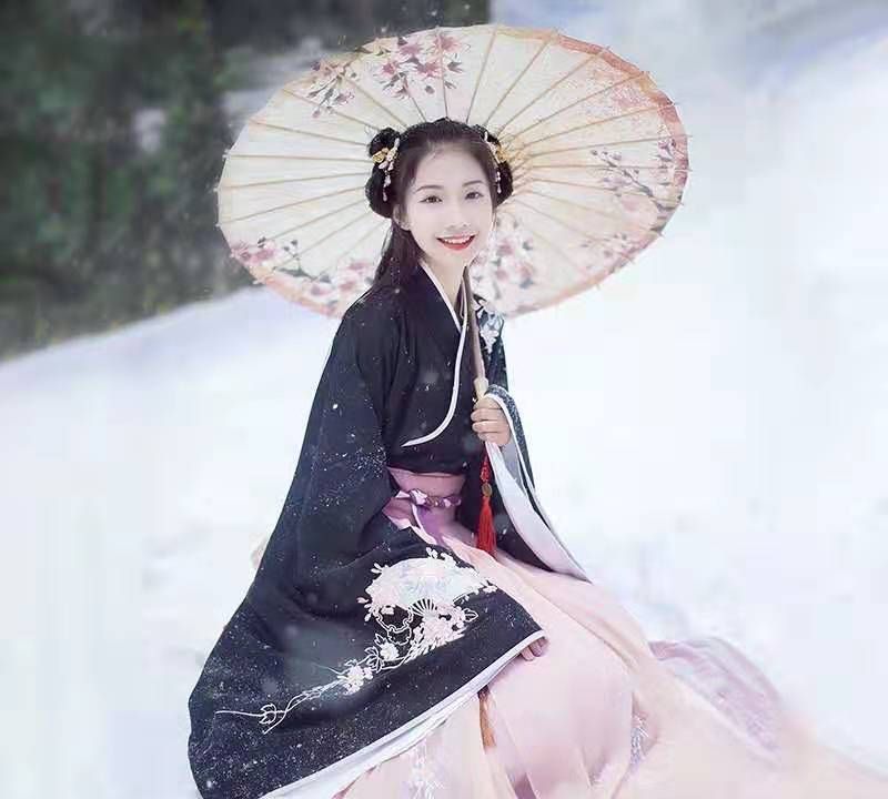 汉尚华莲模特十里小姐姐,古典气质十足,婉约可人,盛世美颜!
