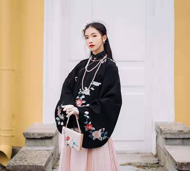 汉尚华莲模特十里小姐姐,古典气质十足,婉约可人,盛世美颜!