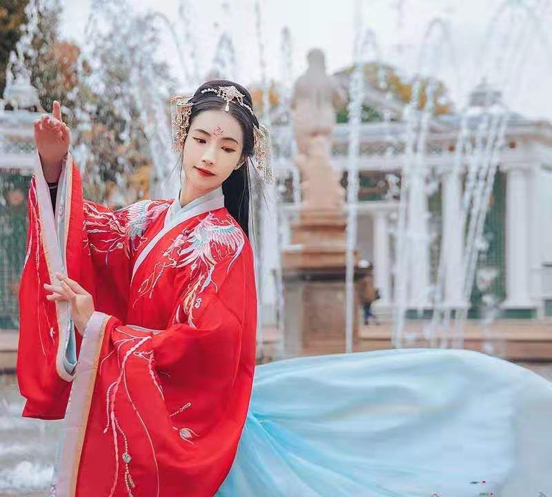 汉尚华莲模特十里小姐姐,古典气质十足,婉约可人,盛世美颜!