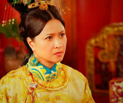 在《清代十三朝宫闱秘史》中,对于胤禩生母良妃卫氏的描述是这样的,说