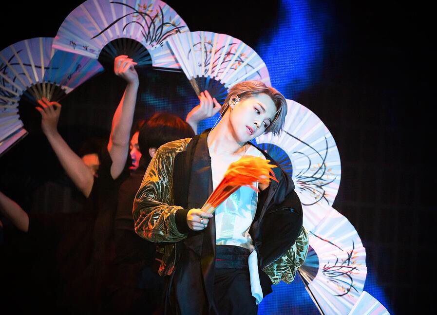 防弹少年团:朴智旻获得非物质文化遗产扇子舞保存协会感谢牌啦!