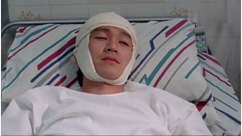 周星驰车祸后再病床上醒来就被护士一针给坑了