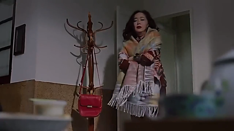 深夜食堂儿子背喝醉的,母亲回家画面太美了