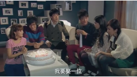 张伟过生日许愿竟列了好长的愿望清单 众人赶紧吹灭蜡烛