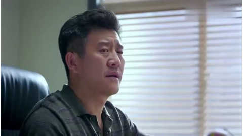 刑警队长:顾铭想来想去,决定安排邱冰去调查走私案,比较稳一些