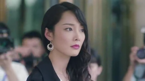 特勤精英:卫然要开发布会,一堆记者围着她