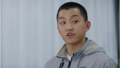 飞行少年:高松和程束阳分数一样多,要求重赛,刘教导员好无奈