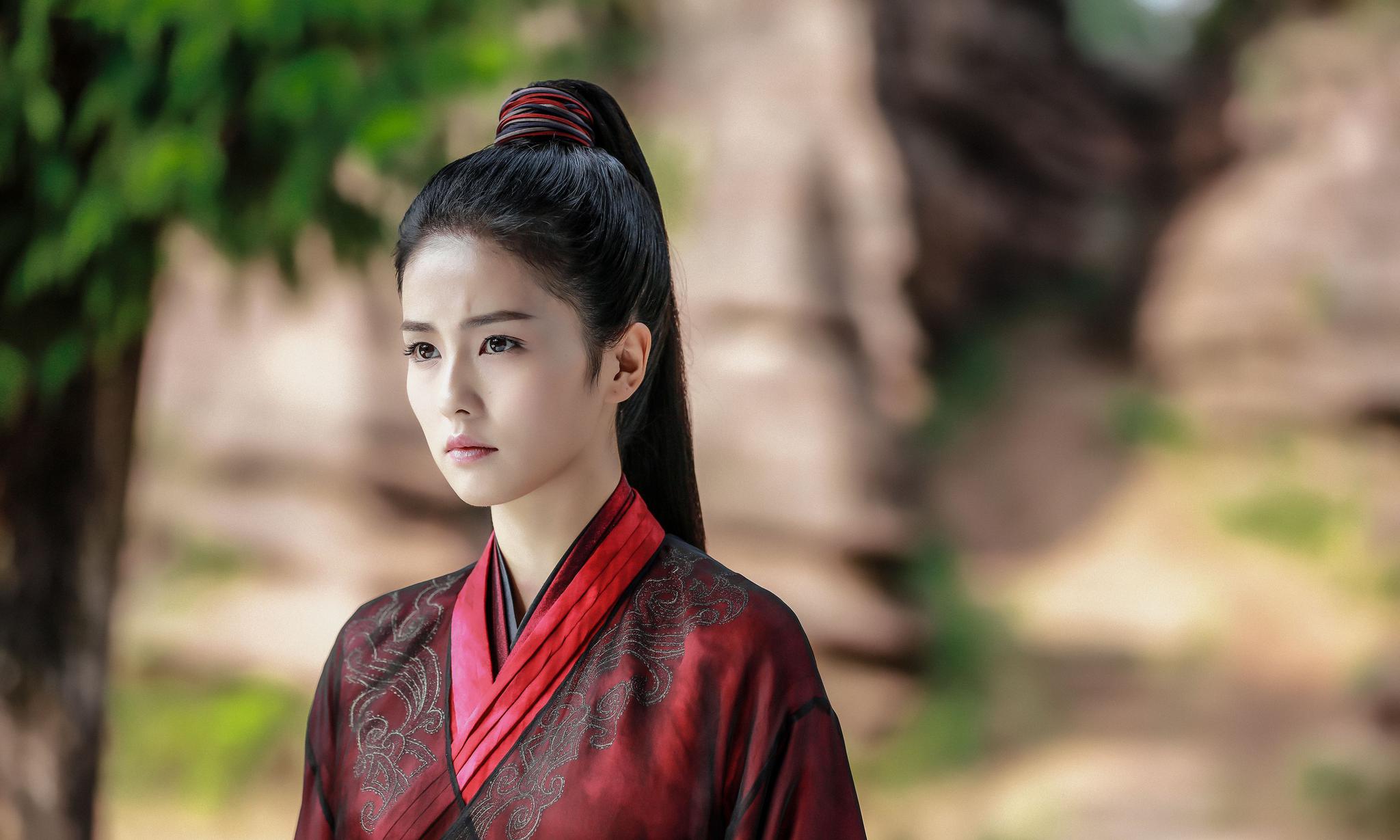 《招摇》还是张扬红色和帅气黑色最适合臭名昭著的女魔头路招摇