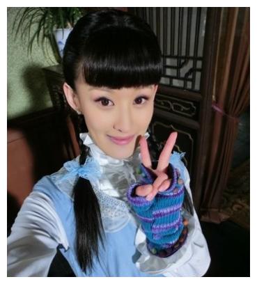 还记得《花千骨》里的绿鞘吗?当她画上眉毛以后,你还能认出吗?