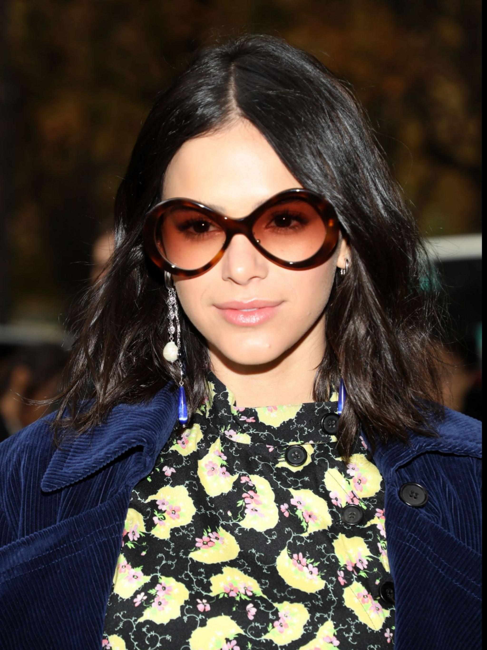 内马尔前女友布鲁娜出席chloe时装秀,身材苗条,散发迷人魅力