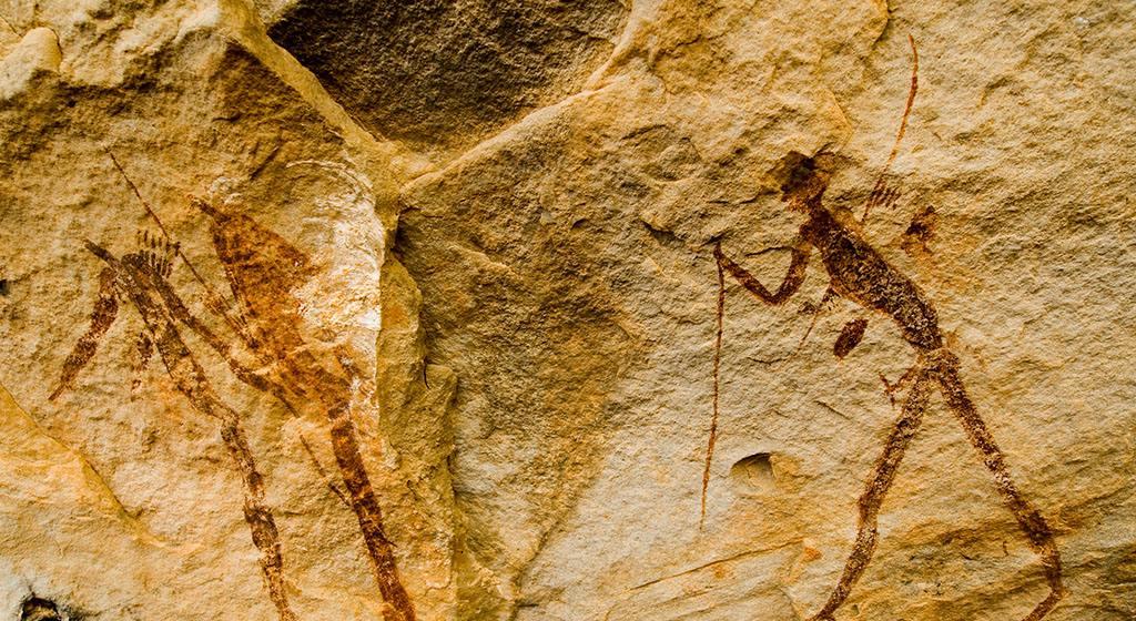 一万年前的岩石上有架飞机壁画,这一幕引起众人对外星人的猜测