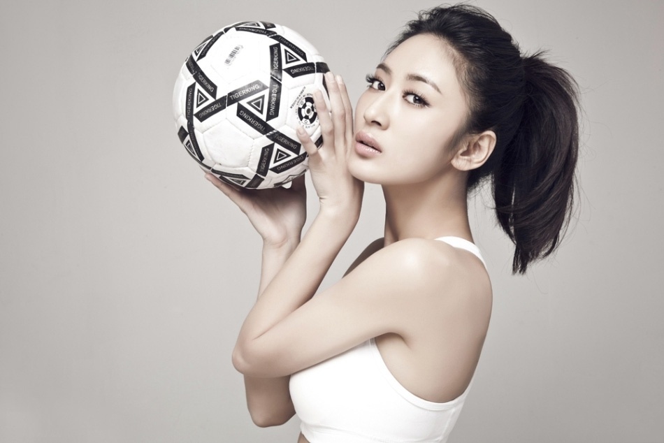 聪明美丽的足球宝贝郭珍霓