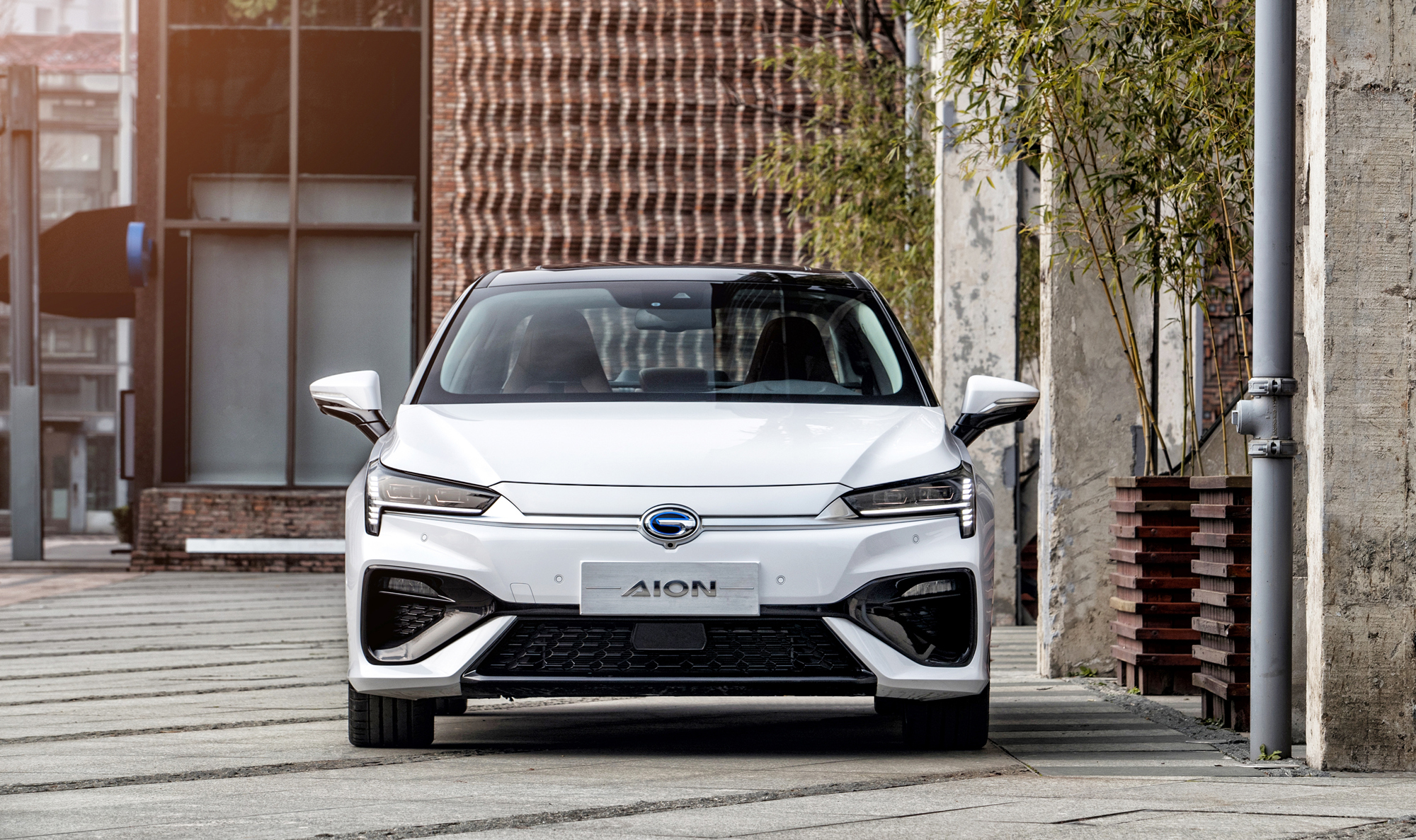 aion s拒绝传祺设计款!没"脸"才是纯电车主流造型?