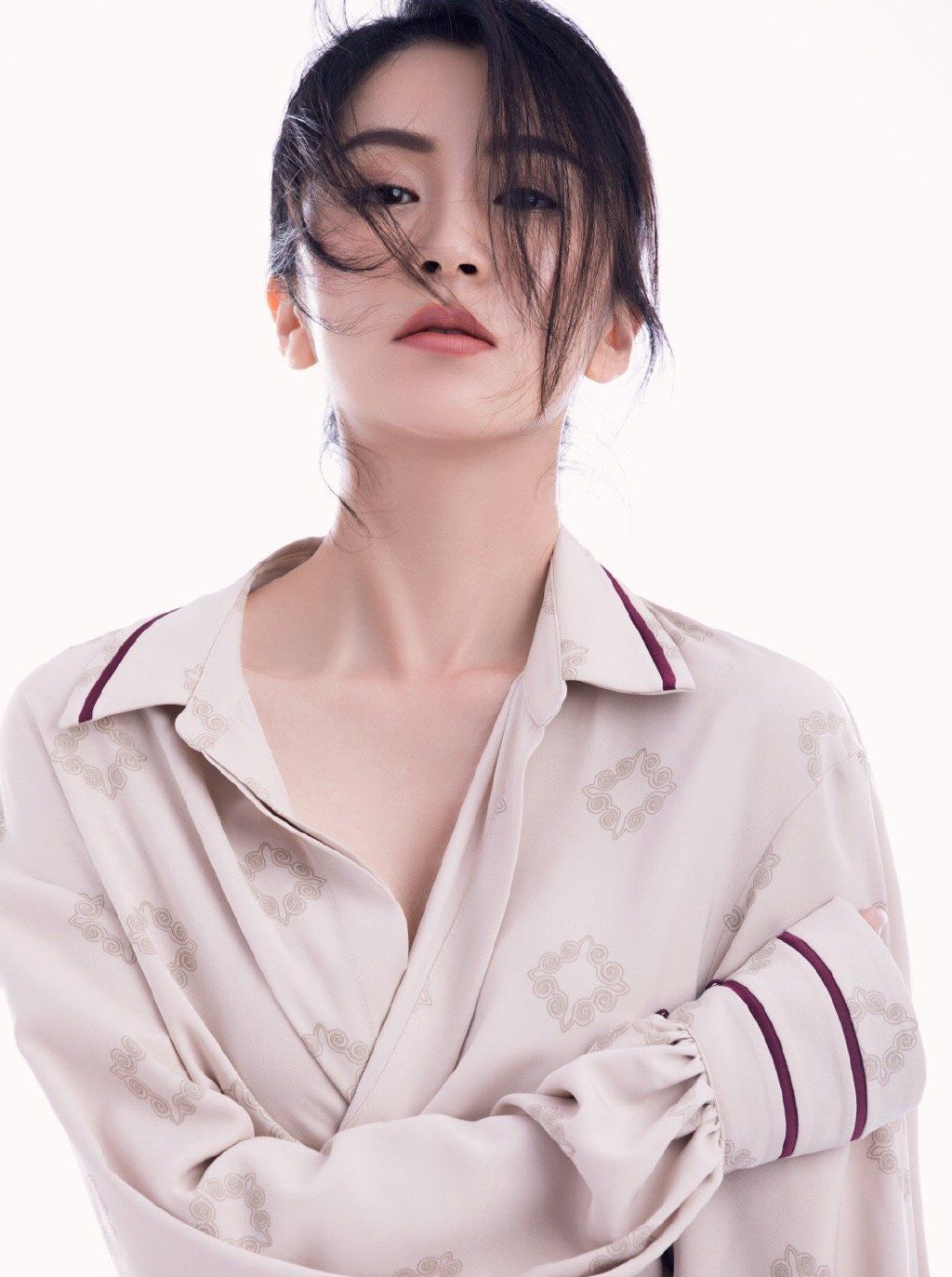 明眸善睐的刘庭羽气质清纯蕴含着令人陶醉的魅力