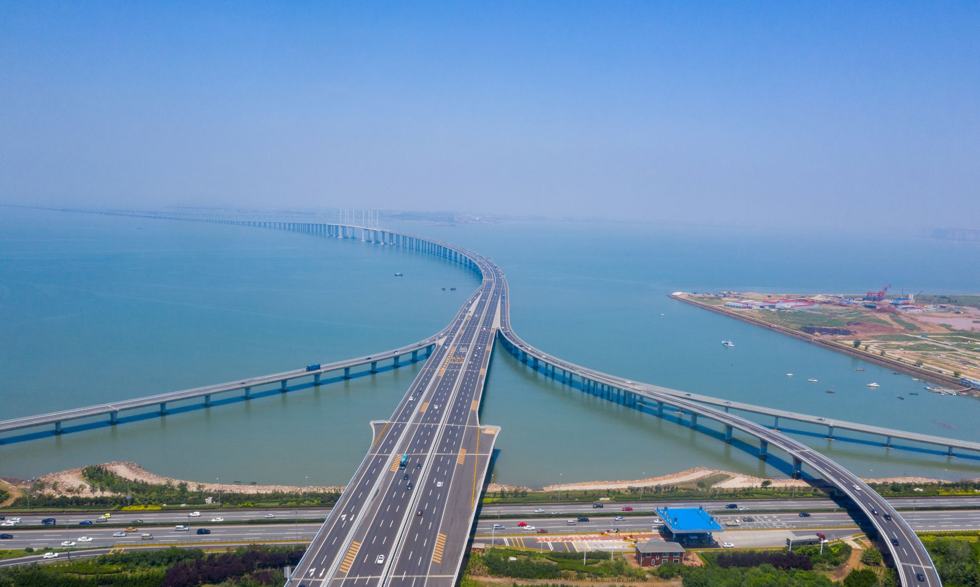 航拍青岛胶州湾跨海大桥长龙卧波美如画曾是世界最长跨海大桥