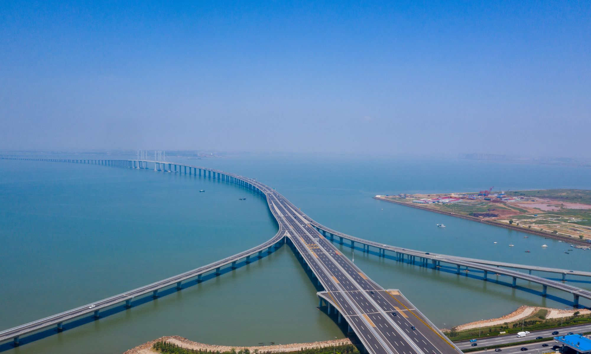 航拍青岛胶州湾跨海大桥 长龙卧波美如画 曾是世界最长跨海大桥