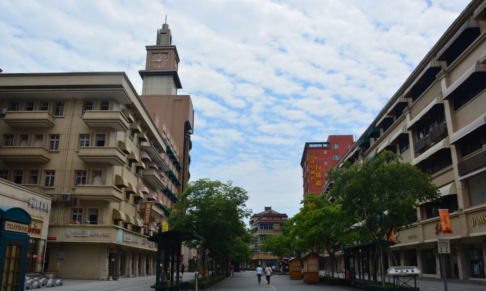 小伙第一次用单反相机在横店影视城万盛街街拍的原图