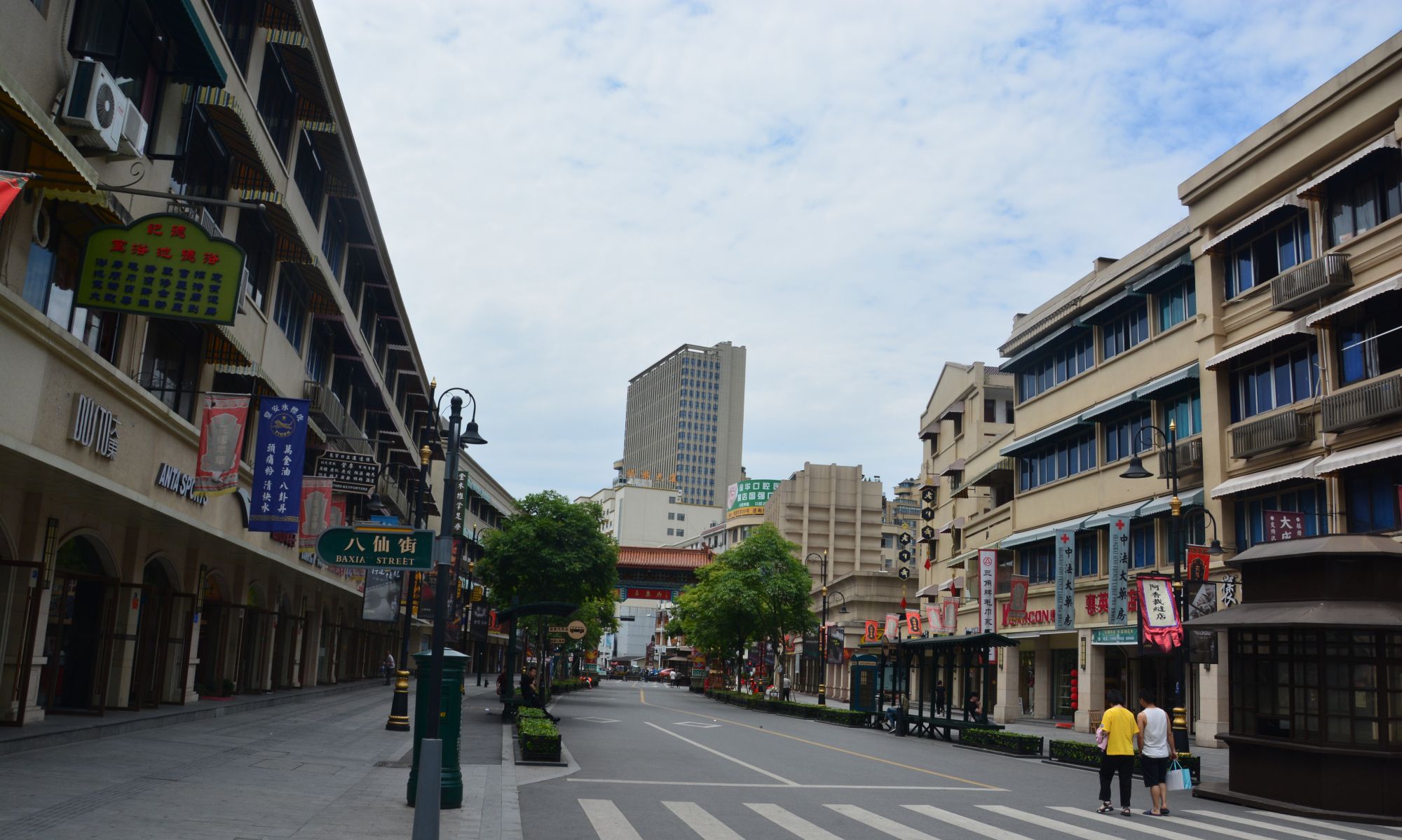 小伙第一次用单反相机在横店影视城万盛街街拍的原图