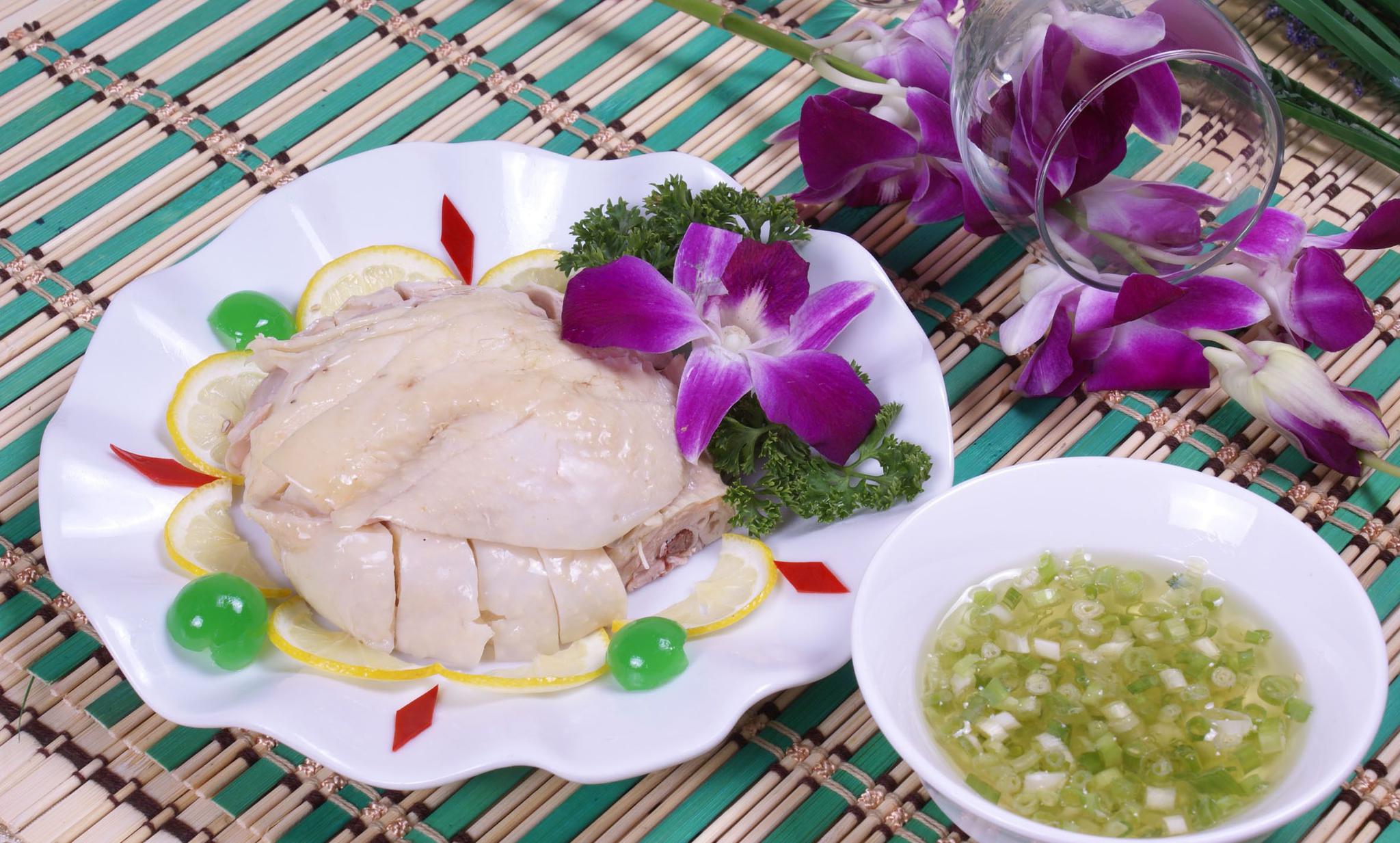 美食图片欣赏——非常受欢迎的广式白切鸡_高清图集_新浪网