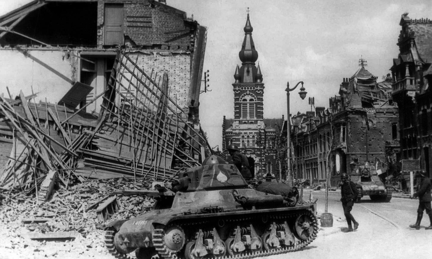 二战老照片:德国绕道入侵,沿途国家投降,法国沦陷(三)