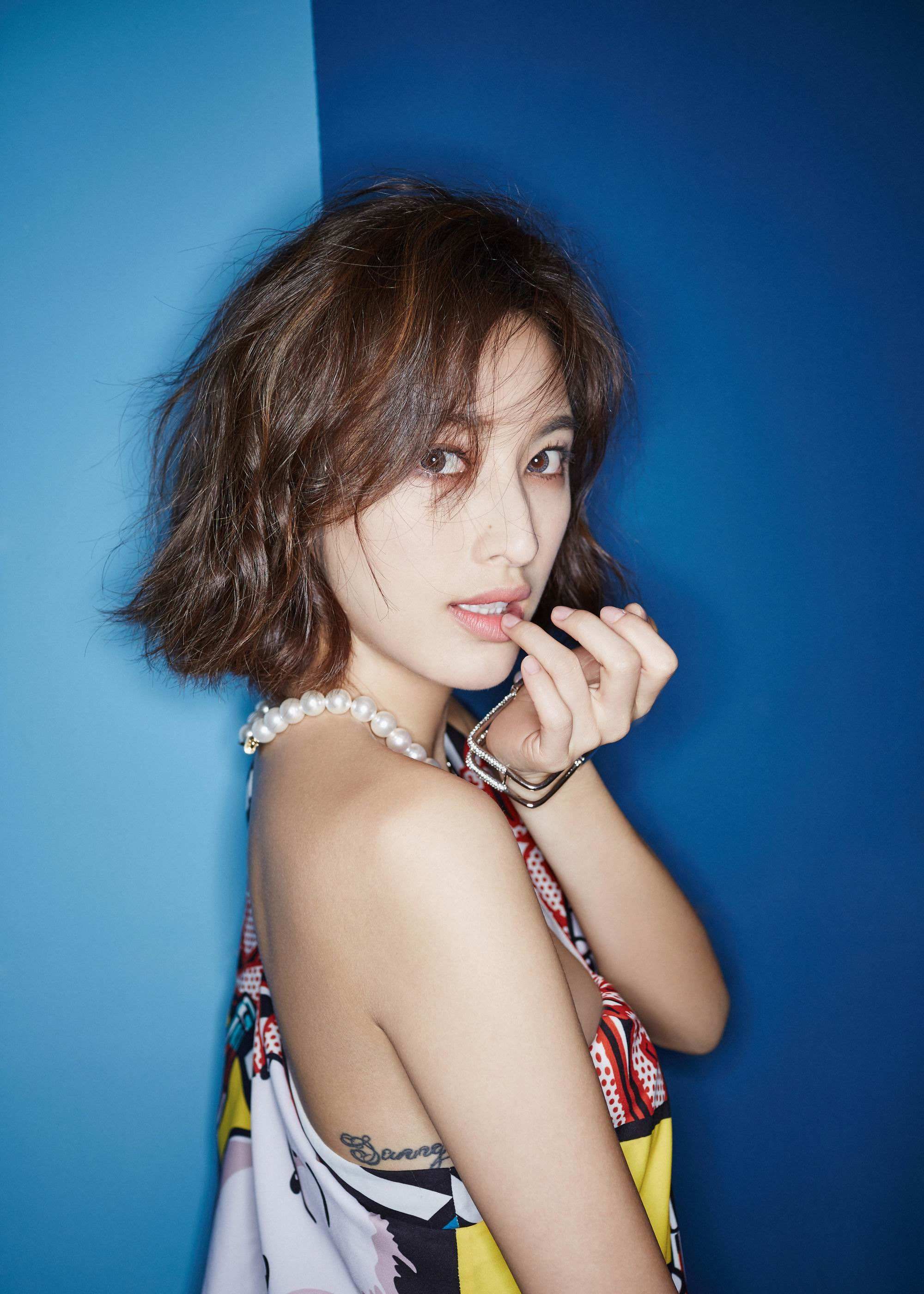 张俪:简单时尚,清纯动人的小姐姐!