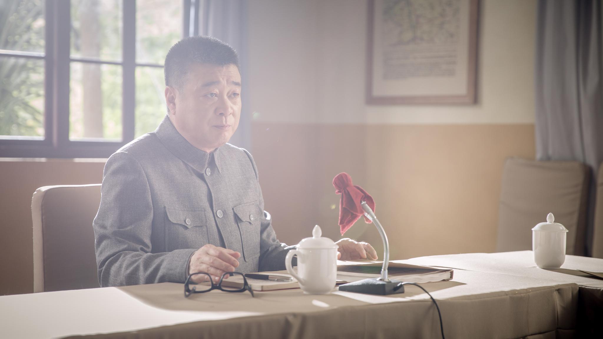 陈逸恒《奔腾年代》开播 机车"厂长"助力"中国速度"