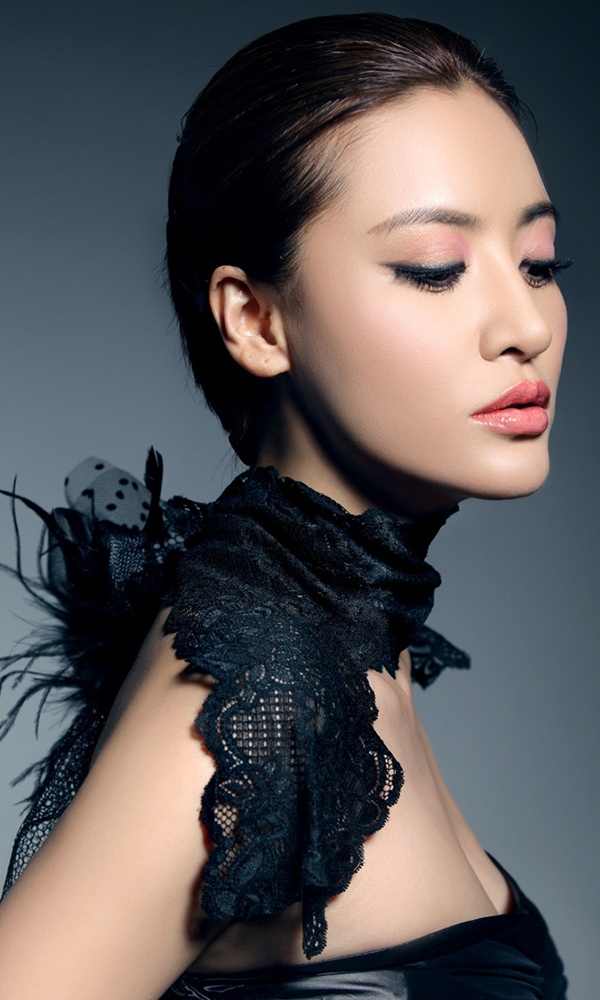 美丽优雅且知性的女明星田子田