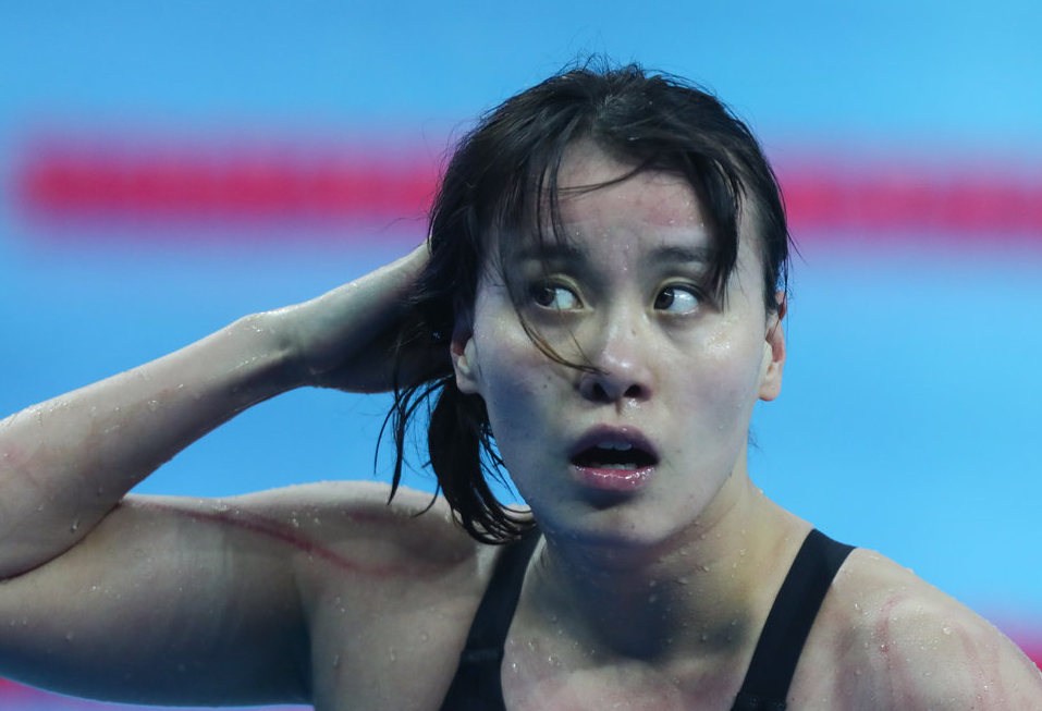 傅园慧满身抓痕 差0.02秒失牌满眼失落