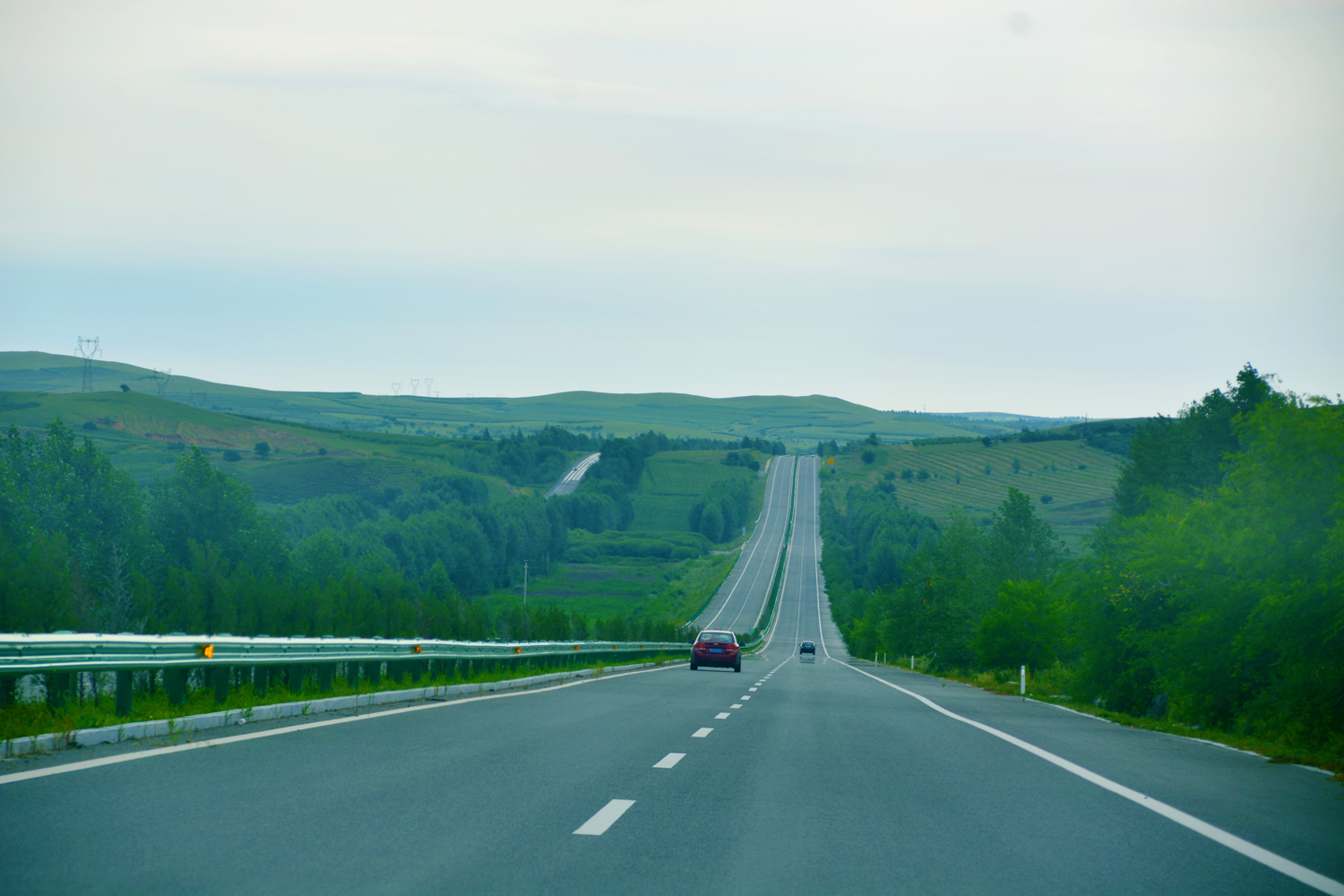 海拉尔到科右中旗的绥满高速坐过山车的感觉原创摄影