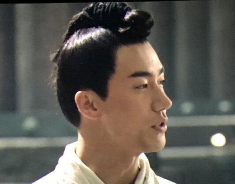 造型设计陈顾方担任该剧造型指导,服装设计由著名设计师方思哲担任