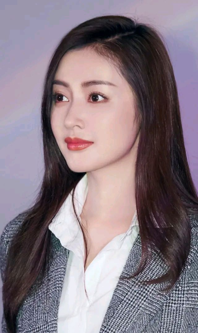 张天爱8张仙颜照曝光,每1张都足以称得上最美面孔!