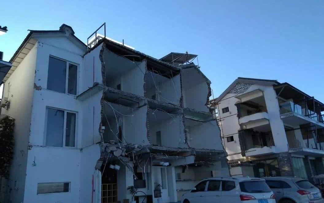 洱海整治后杨丽萍的月亮宫最终没被拆除这对被拆的公平吗