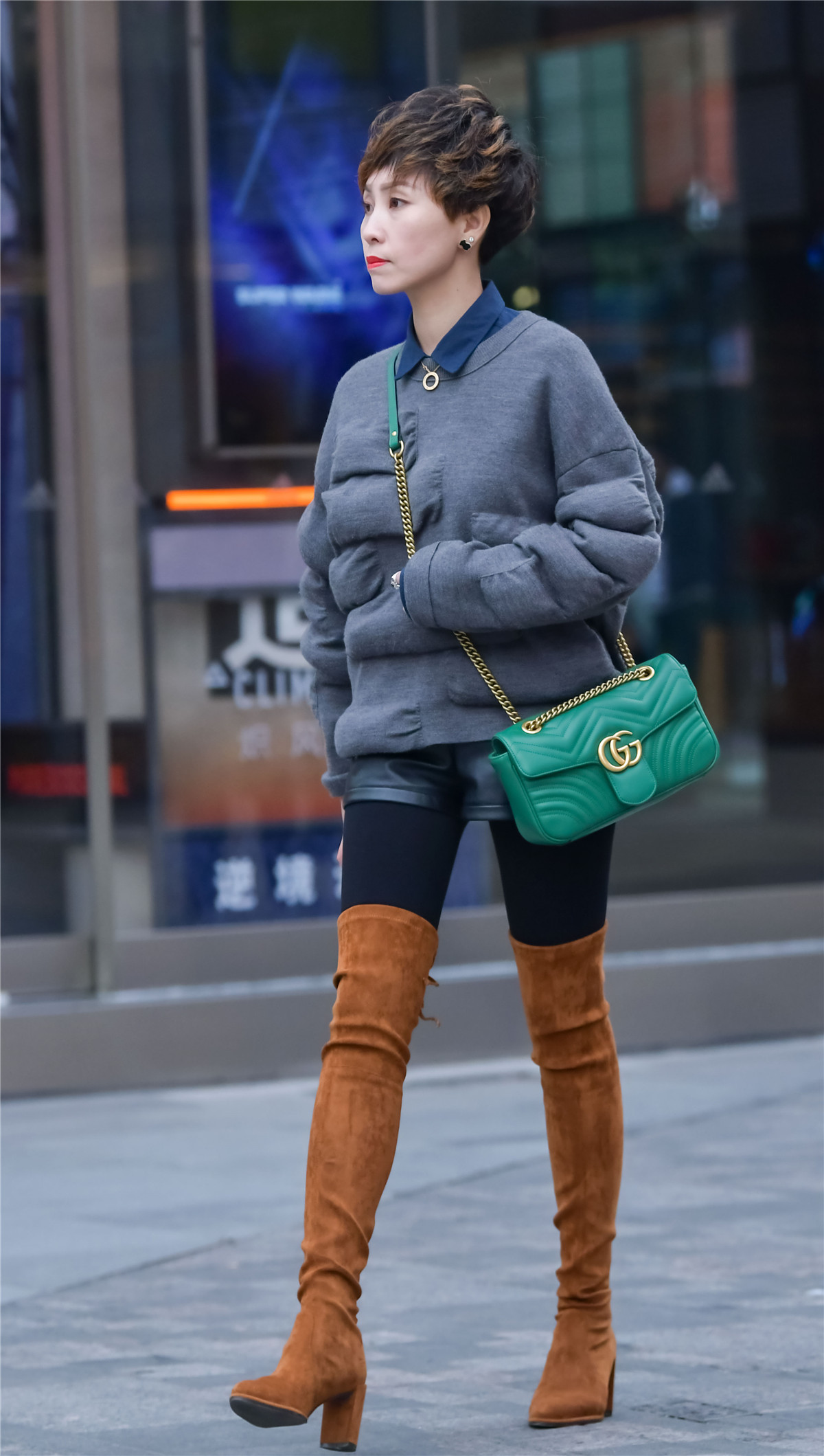 数九寒冬穿衣打扮也要出彩看几款美女时尚穿搭的风采