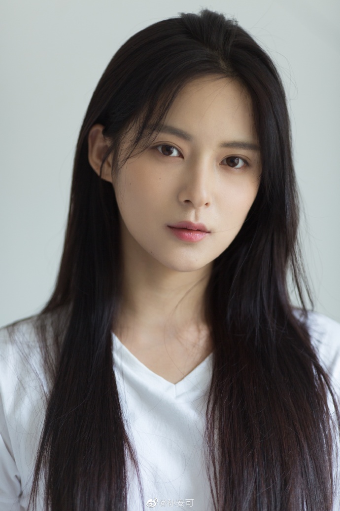 美女演员孙安可迷人写真美照欣赏