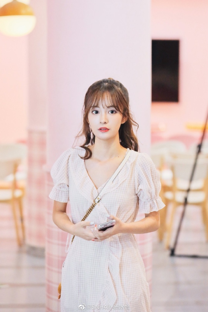 偶像美少女SNH48-杨冰怡迷人写真美照欣赏