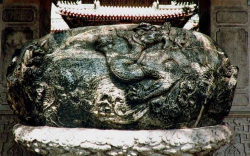 乾隆找到渎山大玉海他看到上面的图案不由怒道给朕重新雕刻